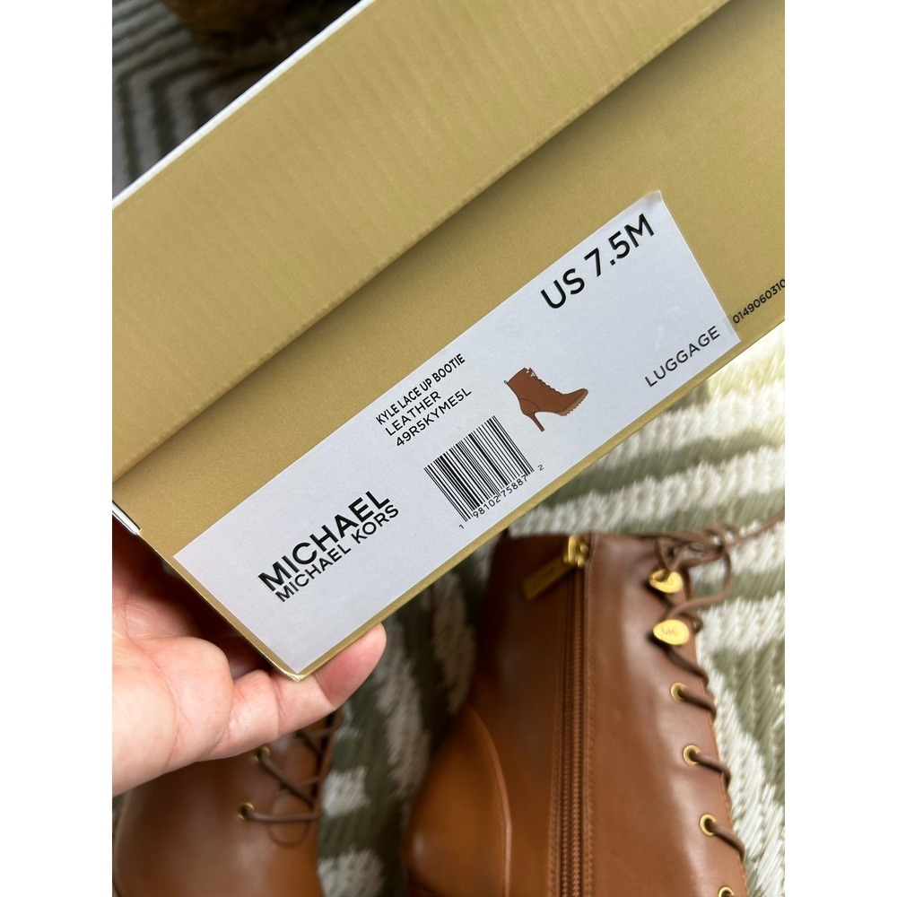 New In Box Michael Kors Kyle lace up bootie color: luggage Size 7.5 - Picture 3 of 9